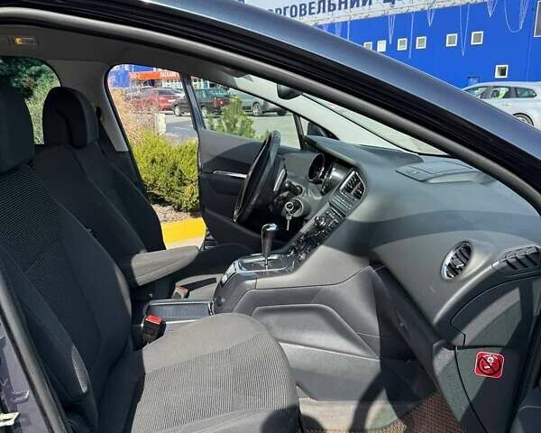 Синий Пежо 5008, объемом двигателя 1.56 л и пробегом 203 тыс. км за 9400 $, фото 6 на Automoto.ua