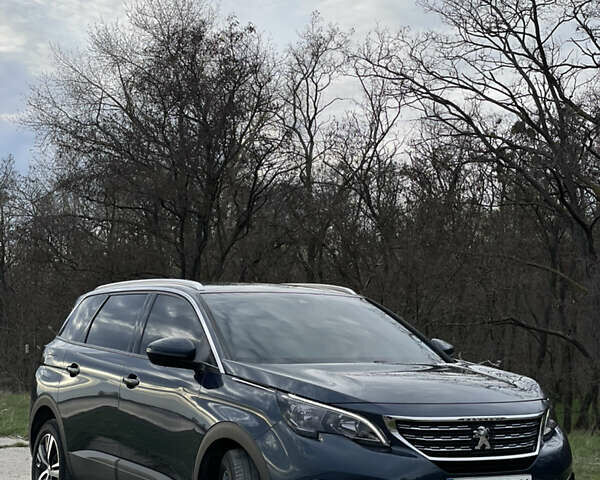 Синий Пежо 5008, объемом двигателя 1.5 л и пробегом 205 тыс. км за 21900 $, фото 1 на Automoto.ua