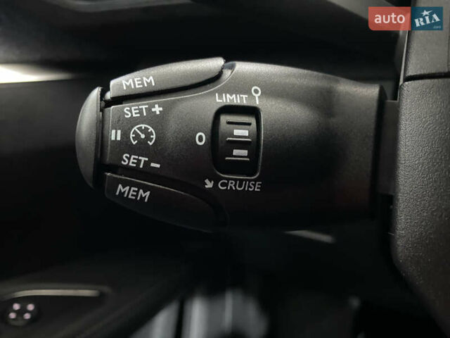 Зелений Пежо 5008, об'ємом двигуна 1.5 л та пробігом 159 тис. км за 22650 $, фото 21 на Automoto.ua