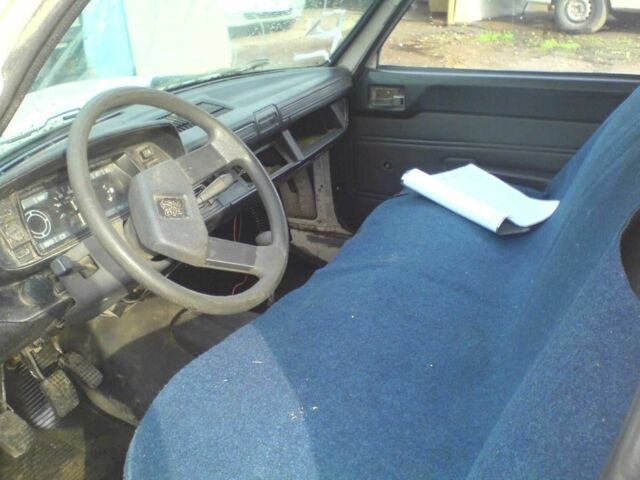 Белый Пежо 504, объемом двигателя 2.3 л и пробегом 300 тыс. км за 1300 $, фото 7 на Automoto.ua