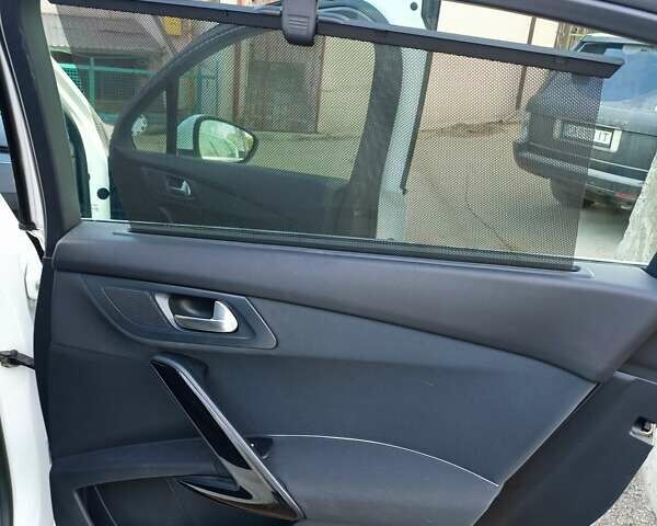 Білий Пежо 508, об'ємом двигуна 2 л та пробігом 211 тис. км за 10000 $, фото 15 на Automoto.ua