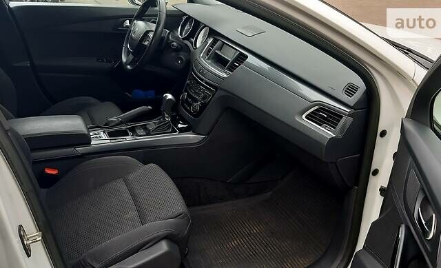 Белый Пежо 508, объемом двигателя 2 л и пробегом 185 тыс. км за 9000 $, фото 6 на Automoto.ua