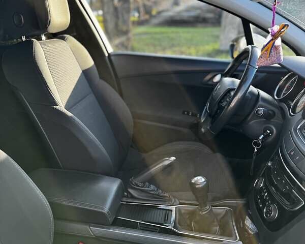 Белый Пежо 508, объемом двигателя 1.56 л и пробегом 191 тыс. км за 12000 $, фото 24 на Automoto.ua