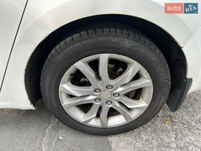 Білий Пежо 508, об'ємом двигуна 1.6 л та пробігом 250 тис. км за 7400 $, фото 53 на Automoto.ua