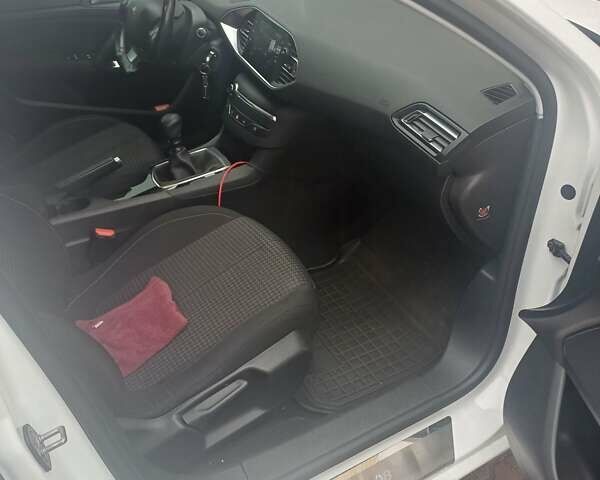 Белый Пежо 508, объемом двигателя 1.56 л и пробегом 230 тыс. км за 9800 $, фото 1 на Automoto.ua