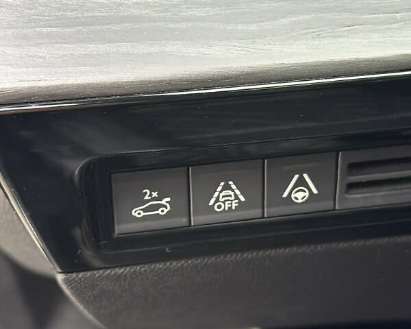 Чорний Пежо 508, об'ємом двигуна 2 л та пробігом 76 тис. км за 21900 $, фото 26 на Automoto.ua