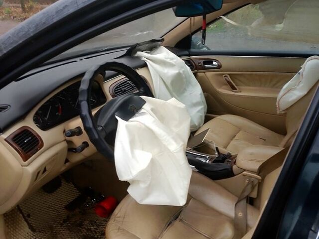 Чорний Пежо 607, об'ємом двигуна 2.2 л та пробігом 250 тис. км за 1500 $, фото 3 на Automoto.ua