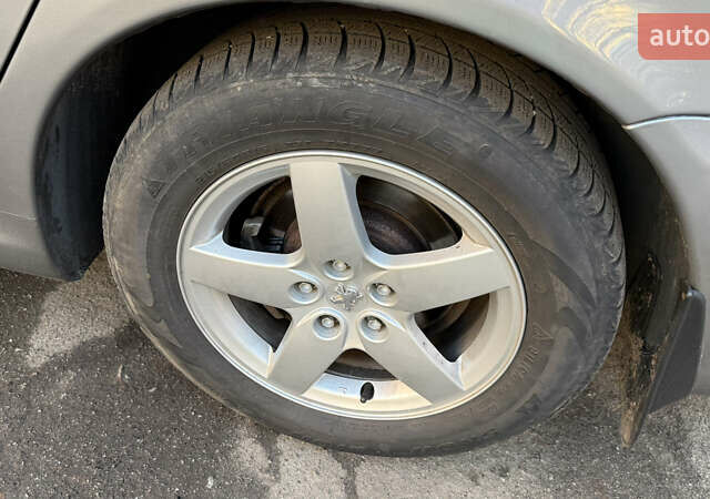 Серый Пежо 607, объемом двигателя 2.2 л и пробегом 343 тыс. км за 3700 $, фото 5 на Automoto.ua