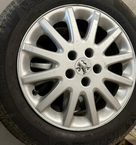 Серый Пежо 607, объемом двигателя 2.2 л и пробегом 343 тыс. км за 3700 $, фото 2 на Automoto.ua