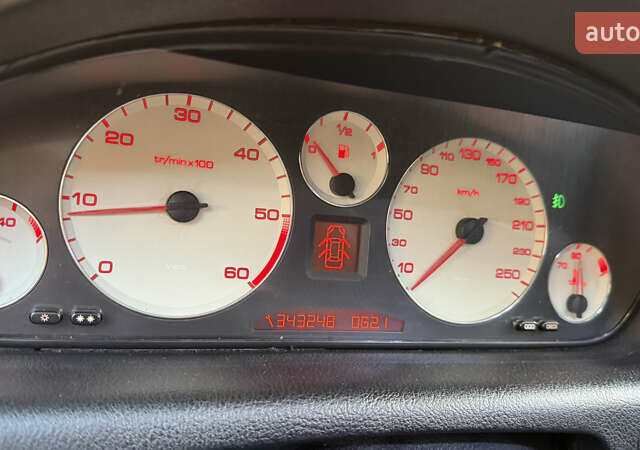 Серый Пежо 607, объемом двигателя 2.2 л и пробегом 343 тыс. км за 3700 $, фото 15 на Automoto.ua