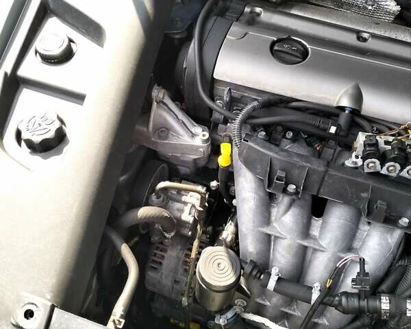 Пежо 607 2004 в Днепре (Днепропетровске) на Automoto.ua Серый Пежо 607, объемом двигателя 2.2 л и пробегом 215 тыс. км за 4500 $, фото 10 на Automoto.ua