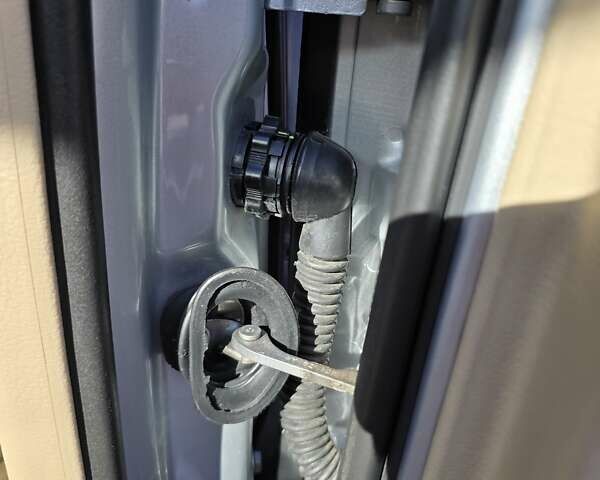 Сірий Пежо 607, об'ємом двигуна 2.95 л та пробігом 135 тис. км за 10800 $, фото 28 на Automoto.ua