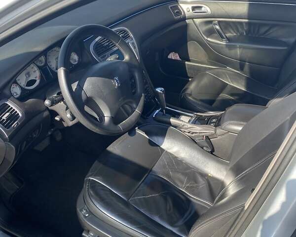 Серый Пежо 607, объемом двигателя 2.7 л и пробегом 349 тыс. км за 5700 $, фото 22 на Automoto.ua