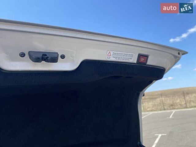 Серый Пежо 607, объемом двигателя 2.7 л и пробегом 349 тыс. км за 5700 $, фото 29 на Automoto.ua