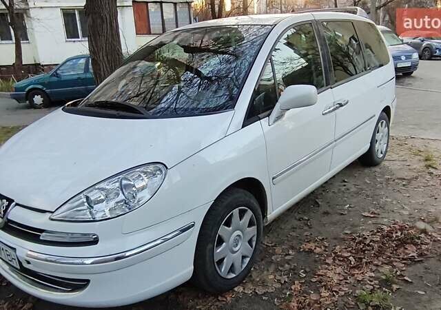 Белый Пежо 807, объемом двигателя 2 л и пробегом 247 тыс. км за 5500 $, фото 1 на Automoto.ua