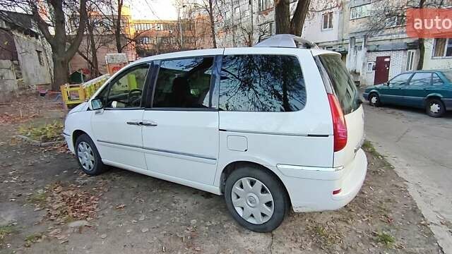 Белый Пежо 807, объемом двигателя 2 л и пробегом 247 тыс. км за 5500 $, фото 4 на Automoto.ua