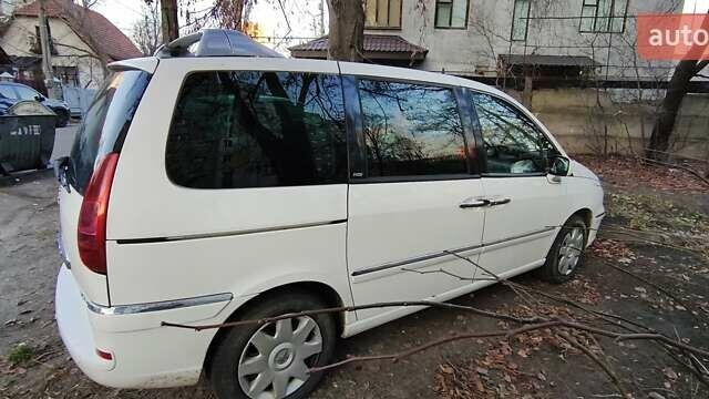 Белый Пежо 807, объемом двигателя 2 л и пробегом 247 тыс. км за 5500 $, фото 5 на Automoto.ua