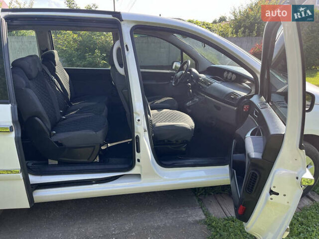 Белый Пежо 807, объемом двигателя 2 л и пробегом 240 тыс. км за 6500 $, фото 11 на Automoto.ua
