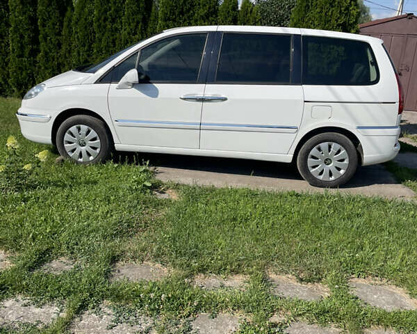 Белый Пежо 807, объемом двигателя 2 л и пробегом 240 тыс. км за 6500 $, фото 4 на Automoto.ua