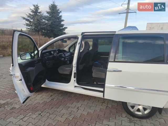 Белый Пежо 807, объемом двигателя 2 л и пробегом 245 тыс. км за 7500 $, фото 4 на Automoto.ua