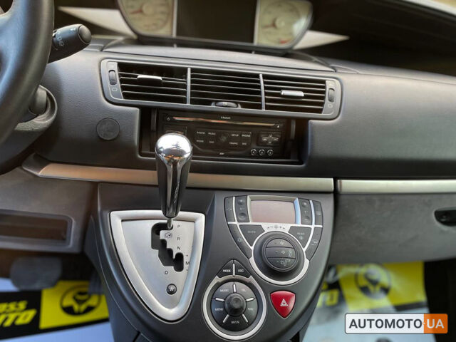 Белый Пежо 807, объемом двигателя 2 л и пробегом 184 тыс. км за 9400 $, фото 14 на Automoto.ua