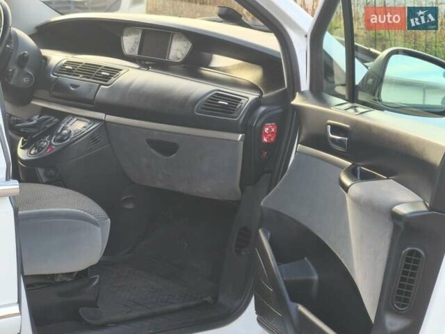 Белый Пежо 807, объемом двигателя 2 л и пробегом 245 тыс. км за 7500 $, фото 21 на Automoto.ua