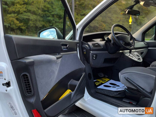 Белый Пежо 807, объемом двигателя 2 л и пробегом 184 тыс. км за 9400 $, фото 7 на Automoto.ua
