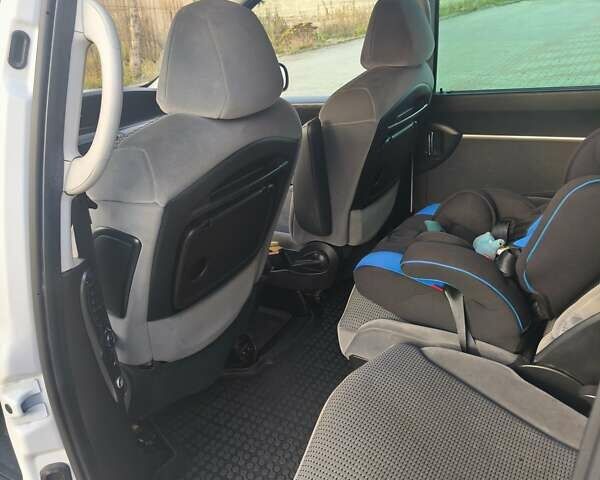 Белый Пежо 807, объемом двигателя 2 л и пробегом 245 тыс. км за 7500 $, фото 25 на Automoto.ua