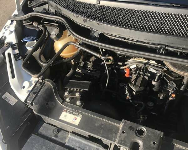 Білий Пежо 807, об'ємом двигуна 2 л та пробігом 300 тис. км за 8300 $, фото 3 на Automoto.ua