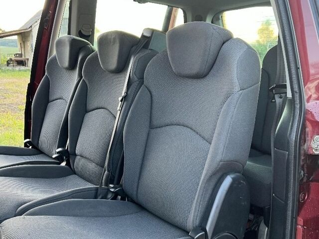 Красный Пежо 807, объемом двигателя 2 л и пробегом 305 тыс. км за 5725 $, фото 7 на Automoto.ua