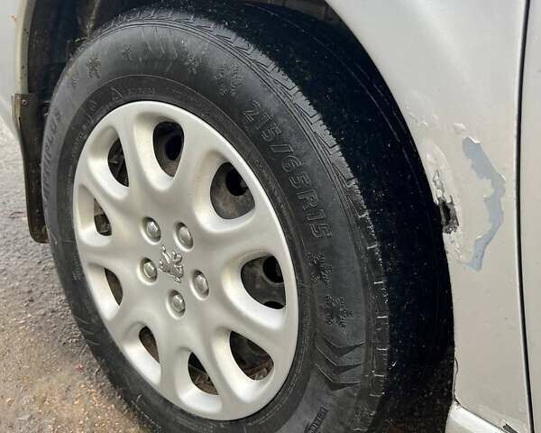 Пежо 807, объемом двигателя 2 л и пробегом 257 тыс. км за 3700 $, фото 5 на Automoto.ua