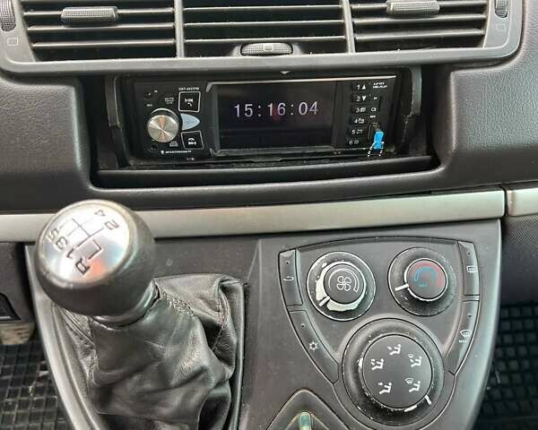Пежо 807, объемом двигателя 2 л и пробегом 257 тыс. км за 3700 $, фото 2 на Automoto.ua