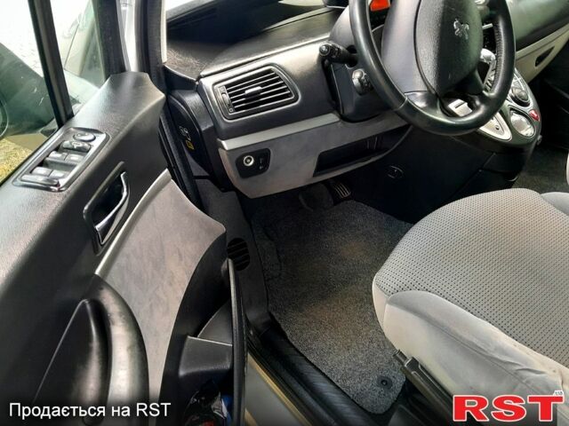 Пежо 807, объемом двигателя 2 л и пробегом 230 тыс. км за 8333 $, фото 6 на Automoto.ua