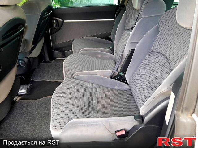 Пежо 807, объемом двигателя 2 л и пробегом 230 тыс. км за 8333 $, фото 4 на Automoto.ua