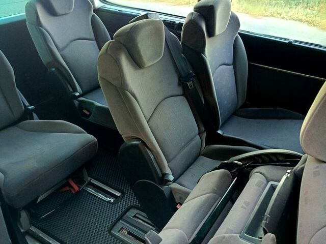 Серый Пежо 807, объемом двигателя 2.2 л и пробегом 322 тыс. км за 4700 $, фото 4 на Automoto.ua