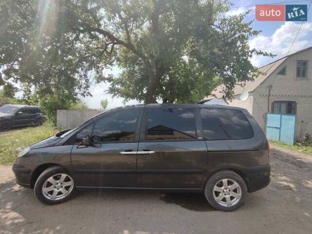 Серый Пежо 807, объемом двигателя 2 л и пробегом 215 тыс. км за 4500 $, фото 3 на Automoto.ua