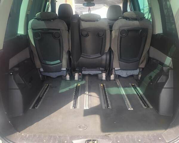 Серый Пежо 807, объемом двигателя 2 л и пробегом 334 тыс. км за 4000 $, фото 8 на Automoto.ua