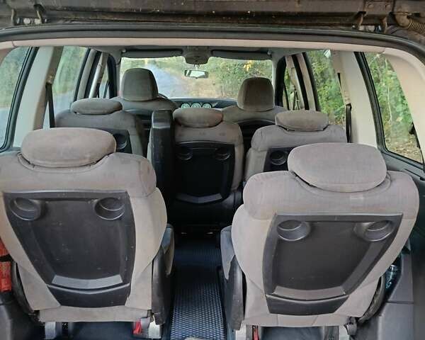 Серый Пежо 807, объемом двигателя 2.2 л и пробегом 322 тыс. км за 4700 $, фото 2 на Automoto.ua