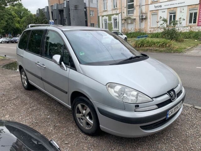 Серый Пежо 807, объемом двигателя 2.2 л и пробегом 350 тыс. км за 3800 $, фото 1 на Automoto.ua