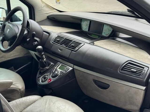 Сірий Пежо 807, об'ємом двигуна 2.2 л та пробігом 200 тис. км за 4500 $, фото 17 на Automoto.ua