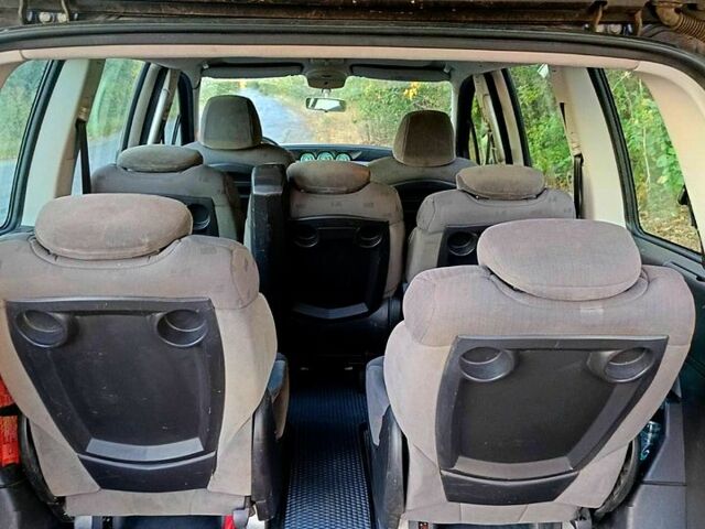 Серый Пежо 807, объемом двигателя 2.2 л и пробегом 322 тыс. км за 4700 $, фото 3 на Automoto.ua