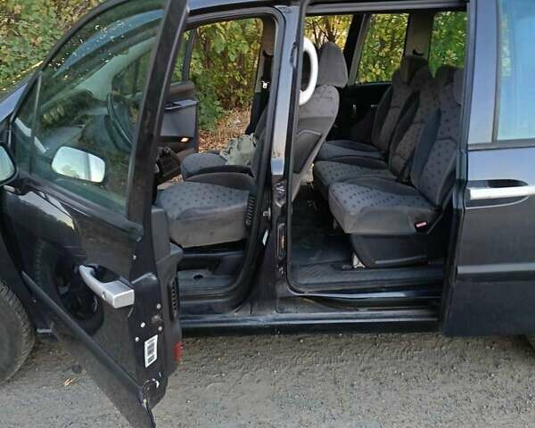 Серый Пежо 807, объемом двигателя 2.2 л и пробегом 322 тыс. км за 4700 $, фото 3 на Automoto.ua