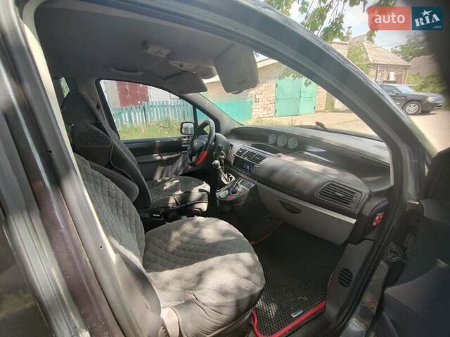 Серый Пежо 807, объемом двигателя 2 л и пробегом 215 тыс. км за 4500 $, фото 7 на Automoto.ua