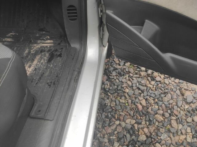 Серый Пежо 807, объемом двигателя 2.2 л и пробегом 313 тыс. км за 5000 $, фото 20 на Automoto.ua