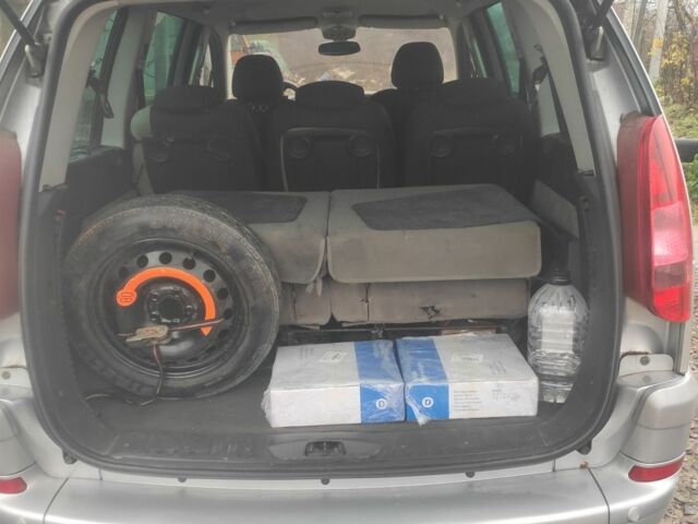 Серый Пежо 807, объемом двигателя 2.2 л и пробегом 313 тыс. км за 5000 $, фото 8 на Automoto.ua