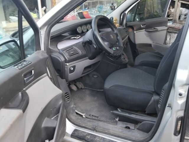 Серый Пежо 807, объемом двигателя 2.2 л и пробегом 274 тыс. км за 3600 $, фото 7 на Automoto.ua