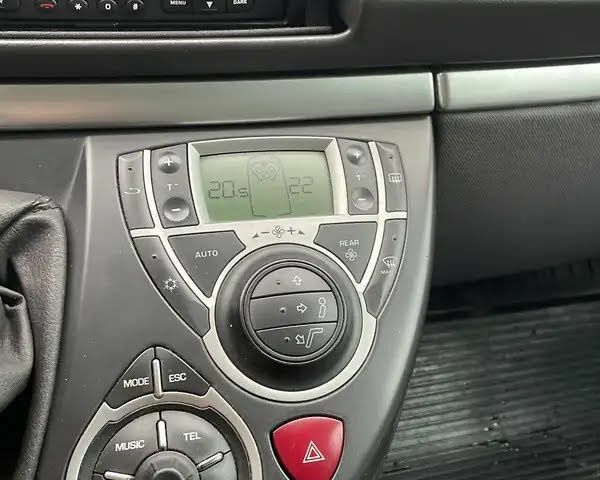 Серый Пежо 807, объемом двигателя 2.2 л и пробегом 270 тыс. км за 5100 $, фото 3 на Automoto.ua