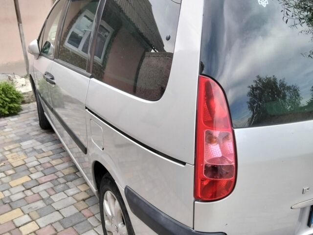 Серый Пежо 807, объемом двигателя 2.2 л и пробегом 274 тыс. км за 3600 $, фото 3 на Automoto.ua