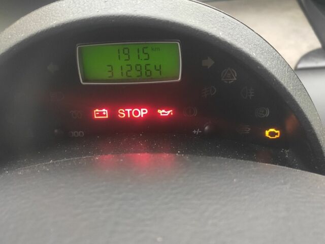 Серый Пежо 807, объемом двигателя 2.2 л и пробегом 313 тыс. км за 5000 $, фото 16 на Automoto.ua