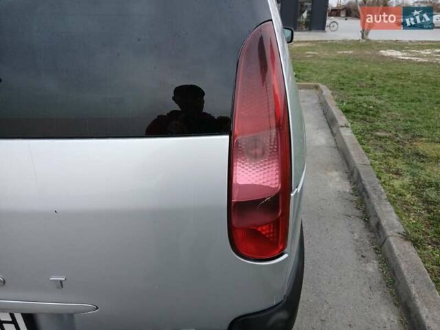 Серый Пежо 807, объемом двигателя 2 л и пробегом 295 тыс. км за 5200 $, фото 7 на Automoto.ua